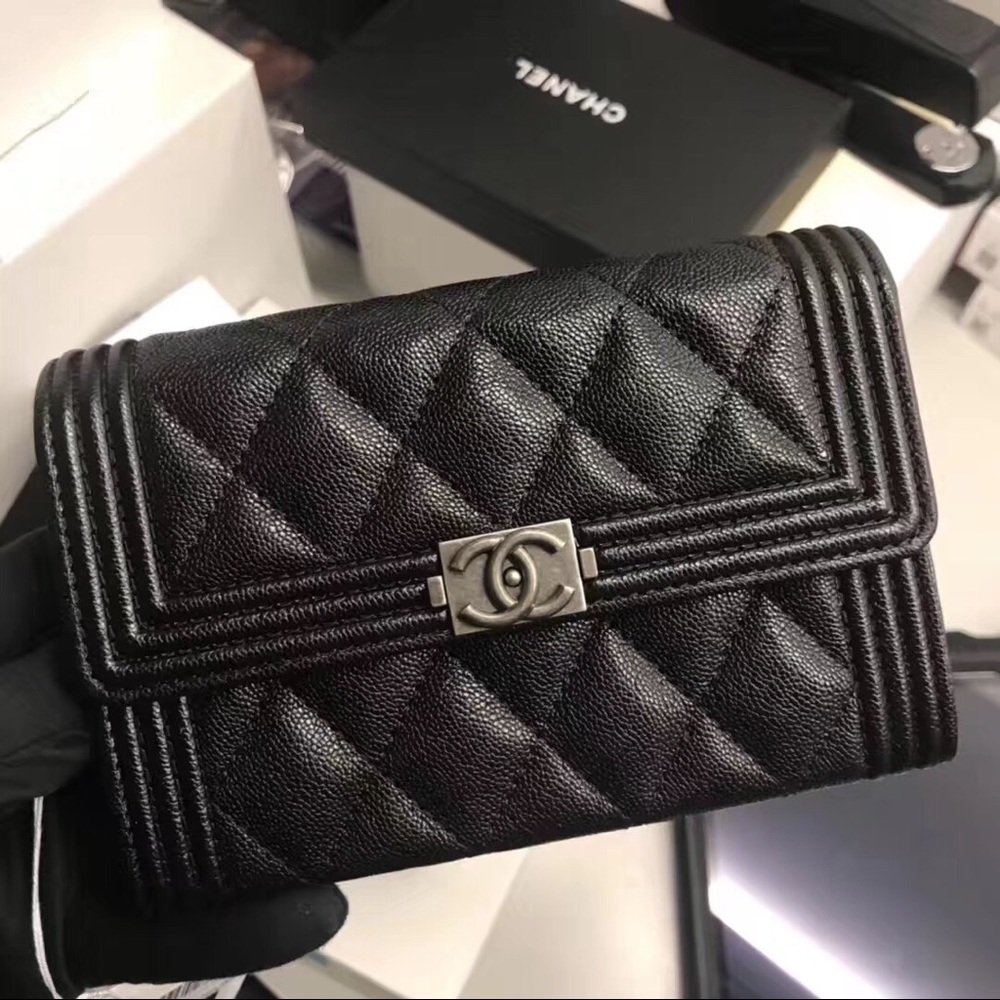 🚫SOLD🚫100% authentic CHANEL boy card holder (M)